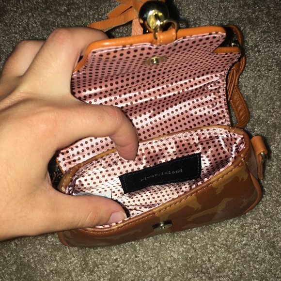 River Island Dog Print Crossbody - Picture 6 of 6